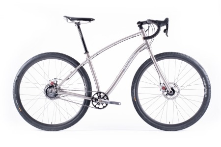 Jeronimo-Cycles_Ti-Gravel-Rohloff_titanium-gravel-road-adventure-bike_complete-driveside